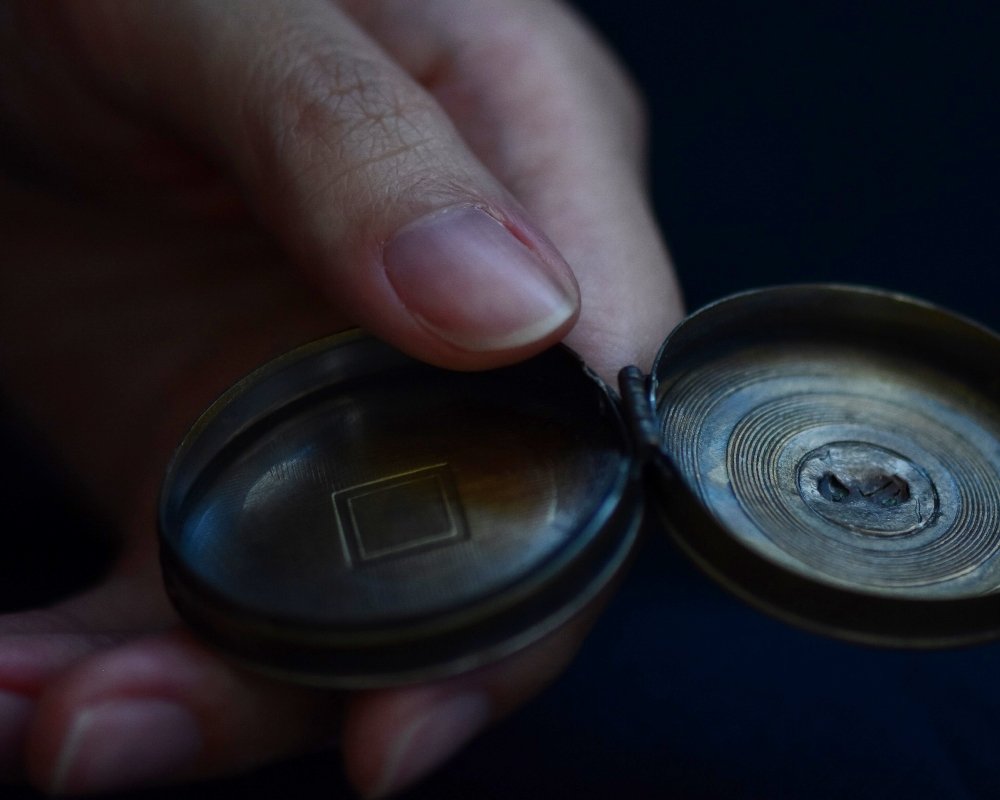 One of One—Along An Unknown Shore Keepsake Box - franny e